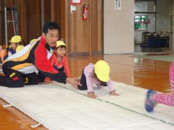 畠田先生の指導でカエル跳び