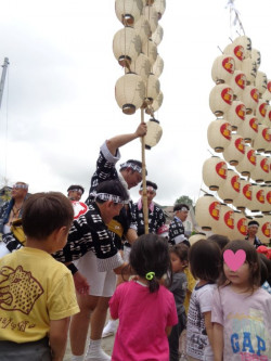 この後、順番を待って竿燈を持つことができたよ